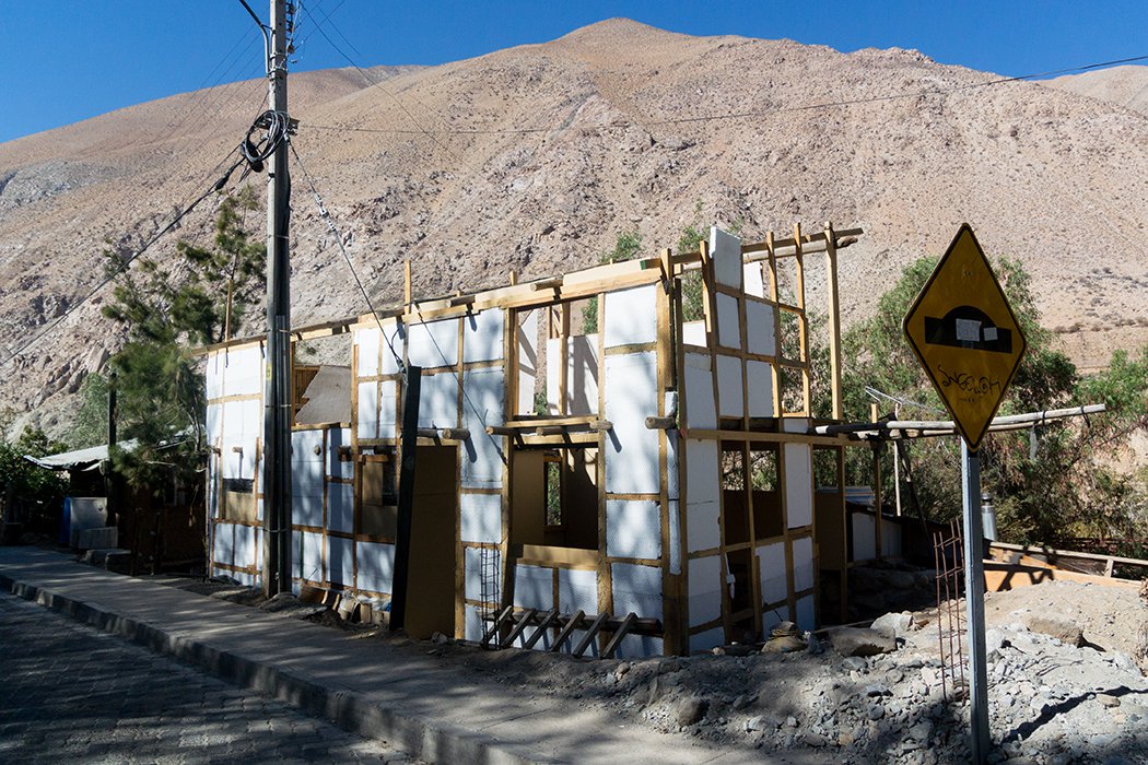 Hausbau an der D-485 bei Paihuano, Chile